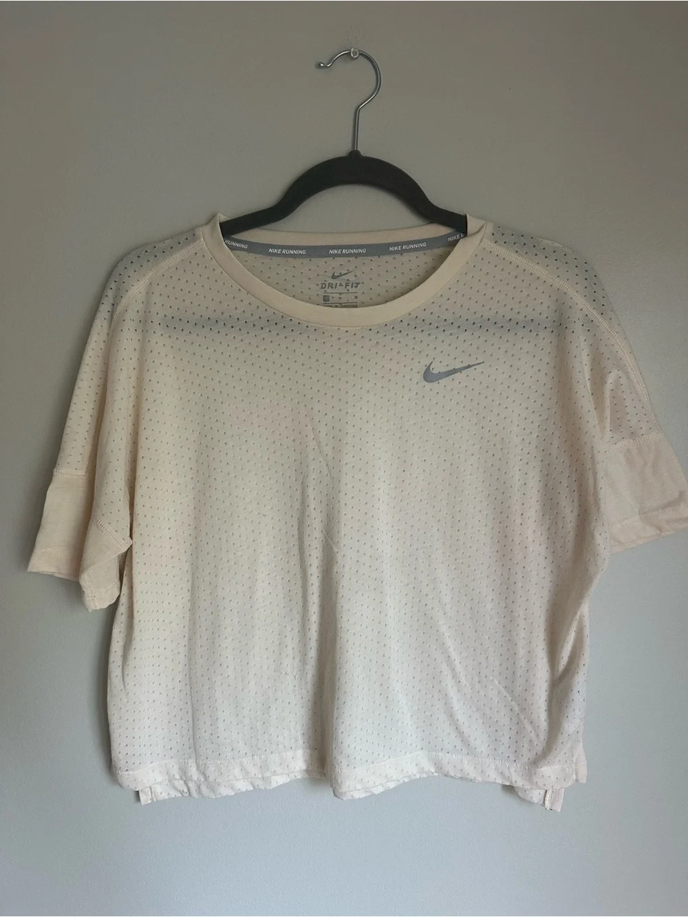 Nike Women’s Crop Short Sleeve Running Top Cream Size Medium Dri-Fit Perforated